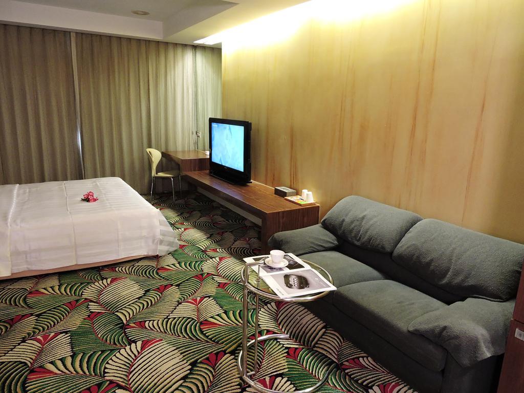 Edinburgh Motel Tainan Exterior foto