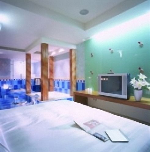 Edinburgh Motel Tainan Exterior foto